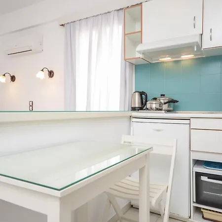 Lygdamis Downtown 3 Star Apartment