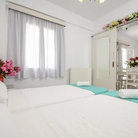 Lygdamis Downtown 3 Star Apartment *