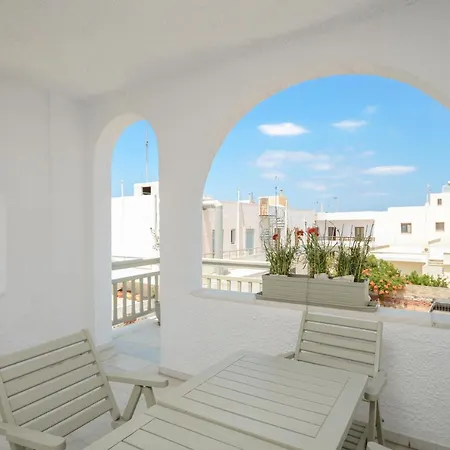 Lygdamis Downtown 3 Star Apartment