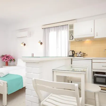 Lygdamis Downtown 3 Star Apartment